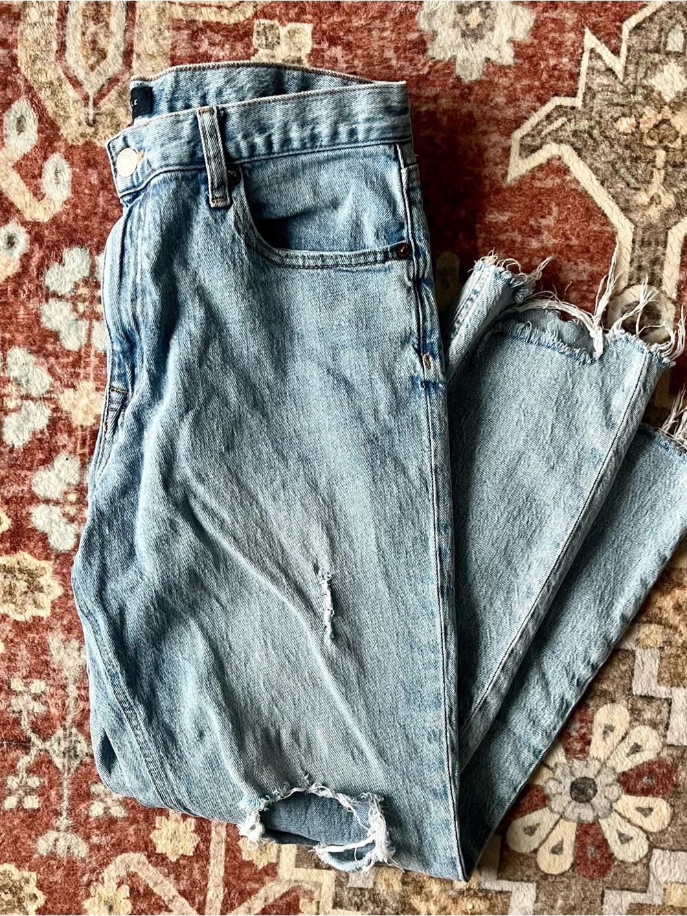 Aéropostale Distressed Light Wash Mom Jeans